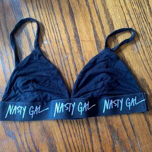 NASTY GAL Black Triangle Bra Bralette Sz M Adjustable Straps Wireless Stretch